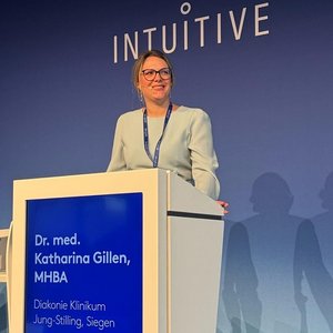 Beim „Executive Forum“ der Firma „Intuitive Surgical“ in Kopenhagen präsentierte Dr. Katharina Gillen ihr „Siegener Modell zur effizienten Nutzung des Da-Vinci-Roboters bei gutartigen gynäkologischen Operationen“.